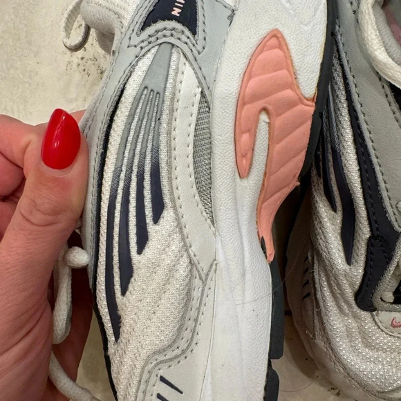 Nike Girl’s Pink Althetic Tennis Shoes - Picture 7 of 9